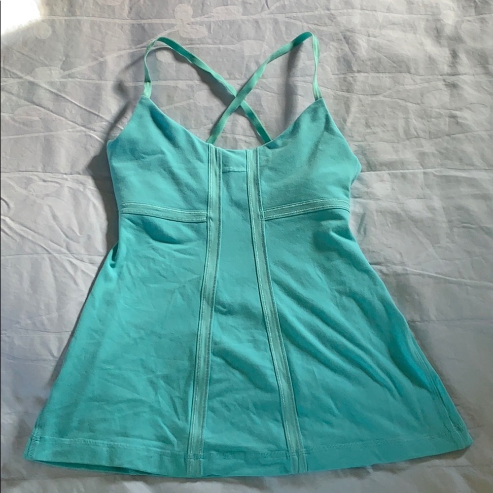Lululemon tank top with shelf bra size 6